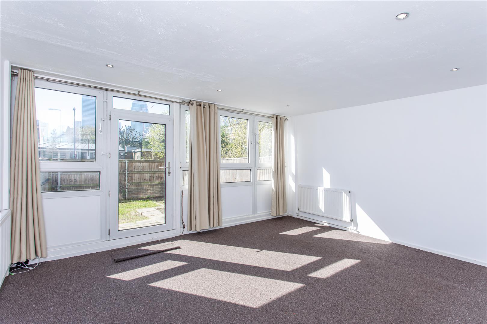 3 bed property in Cordelia Street, Poplar